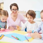 Kinderbetreuung bei einer Tagesmutter.